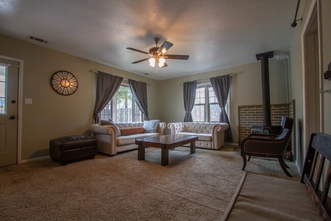 Photo - 1679 Fowler Ave