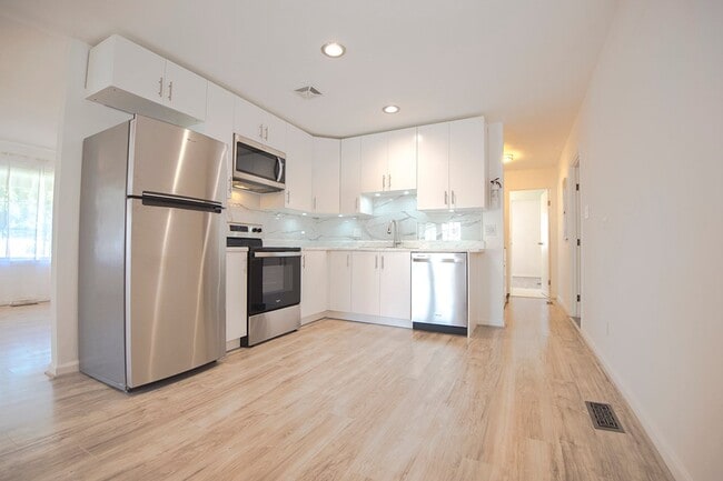 Photo - 105 N Cypress Rd