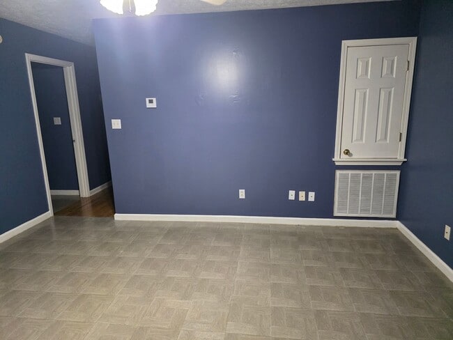 Photo - 103 Stanford Cir