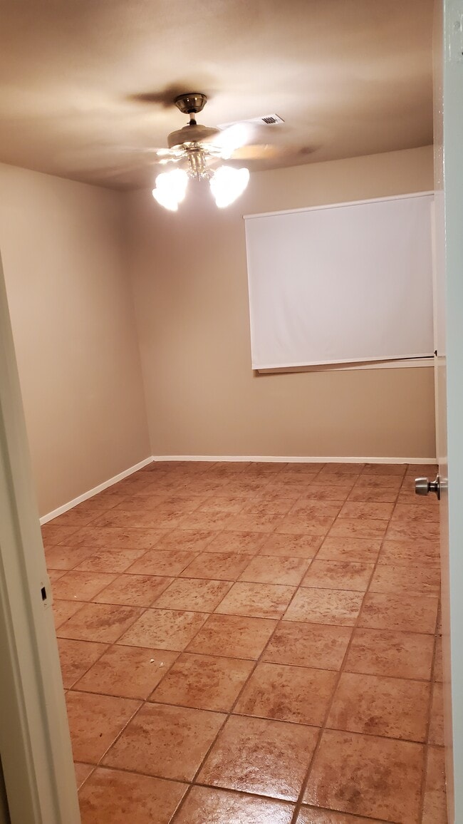 Photo - 15305 Corsair Rd