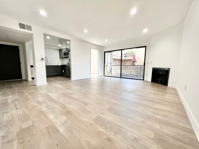 Building Photo - 11941 Weddington St Unit 102 Rental