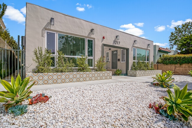 Building Photo - 1217 9th St Rental