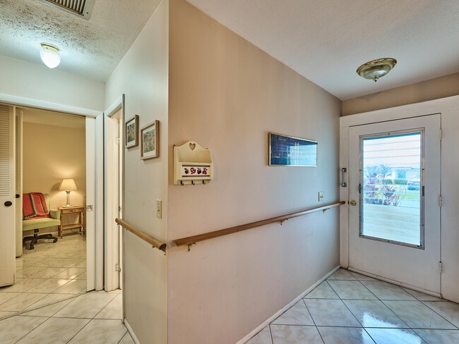 Photo - 2804 Crosley Dr E