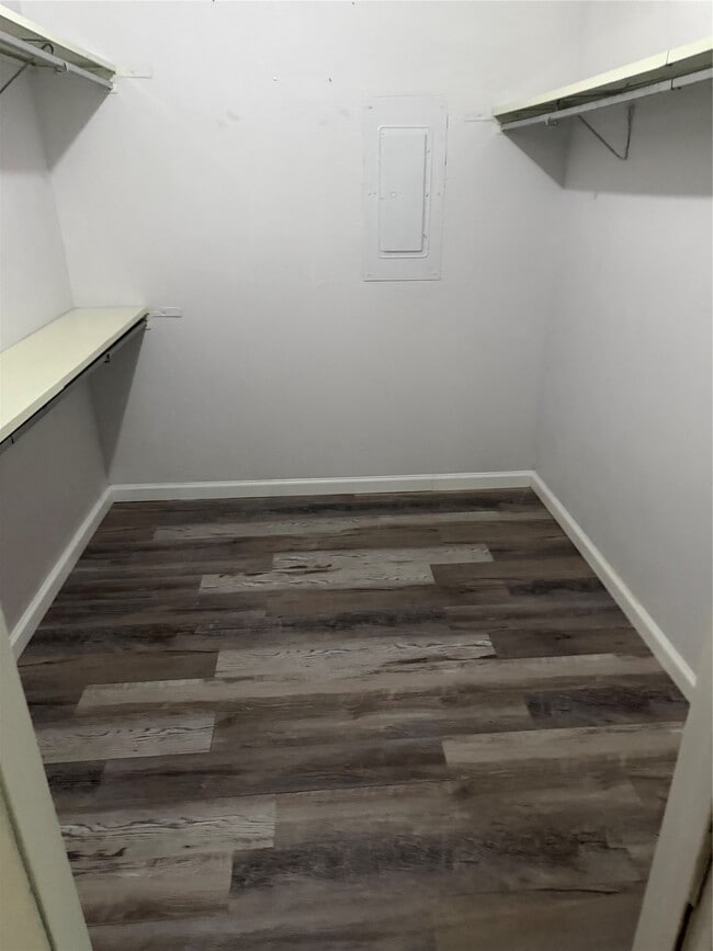 Photo - 5106 Karenbeth Dr