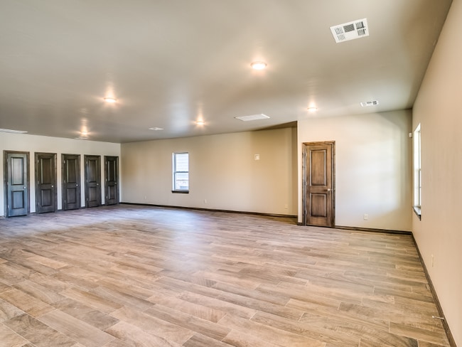 Photo - 334 E 3rd St