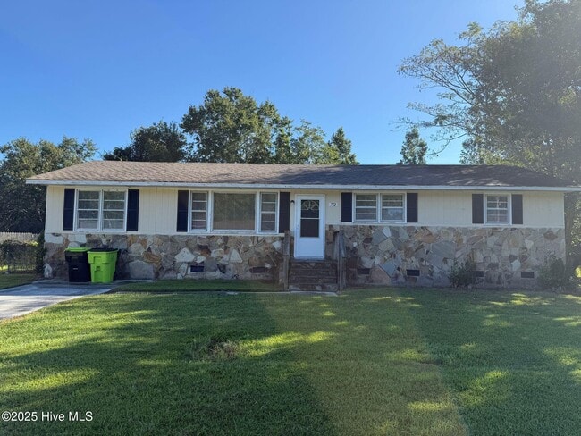 Building Photo - 712 W Pineland Dr Rental