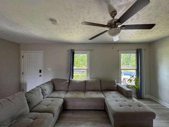 Photo - Beautiful 3 Bed 2 Bath Fayetteville Home with Fenced Yard