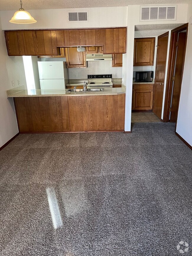 Building Photo - Falcon Ridge Unit 3(downstairs) Rental