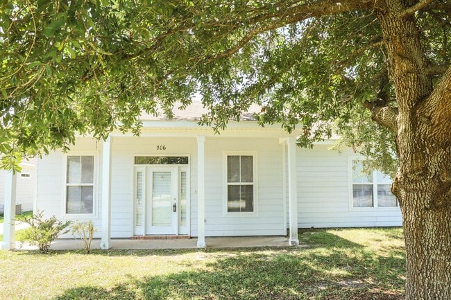 Building Photo - Cute 3 Bedroom home
