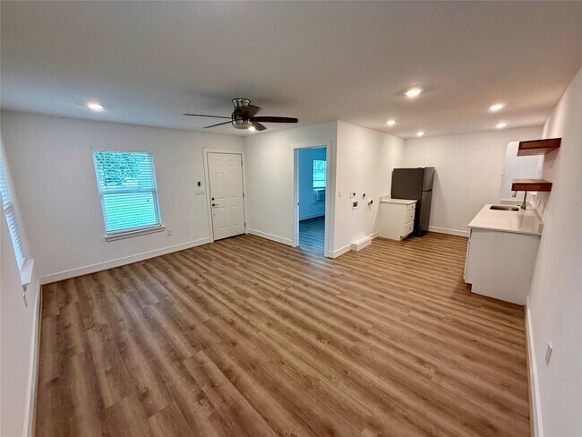 Photo - 520 McGuire Ln