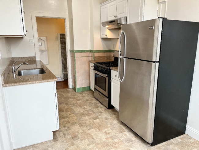 Photo - 5650 Mission St Unit A