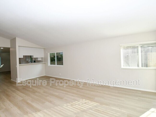 6129 Calle Arena
