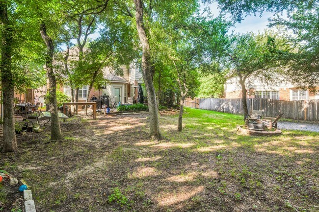 Photo - 2021 Broadleaf Dr