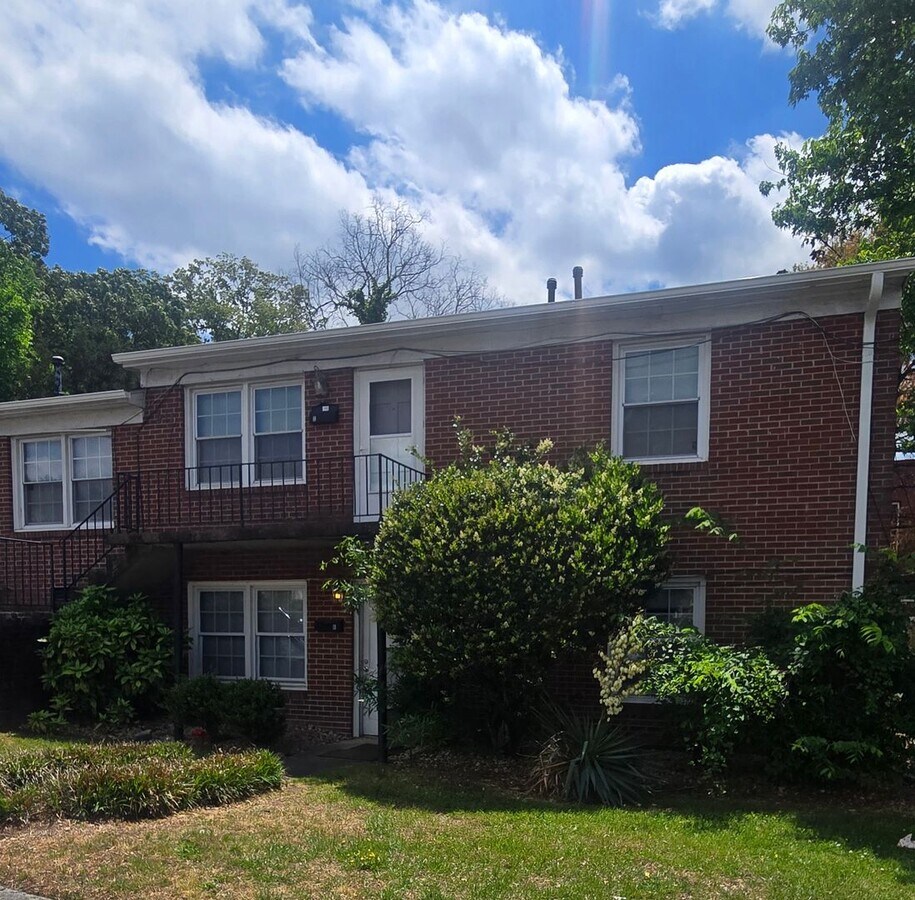 2 bed/1 bath Near Local Colleges! - 2 bed/1 bath Near Local Colleges!