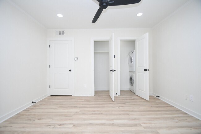 Building Photo - 800 Post Oak Blvd Unit 42