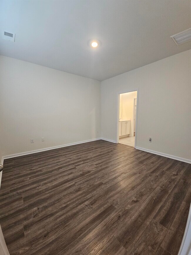 Photo - 304 Forestbrook Cove Cir