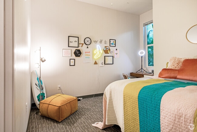 4BR, 4BA - 1,459SF - Lark on 42nd