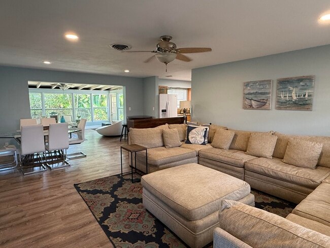 Photo - 655 Kingfish Pl