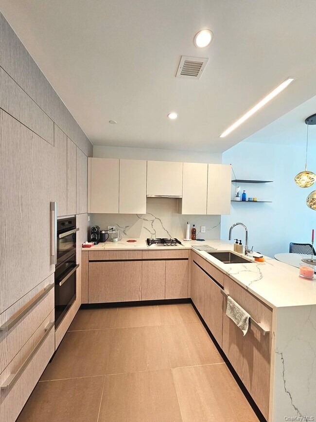 133-27 39th Ave Unit 3N