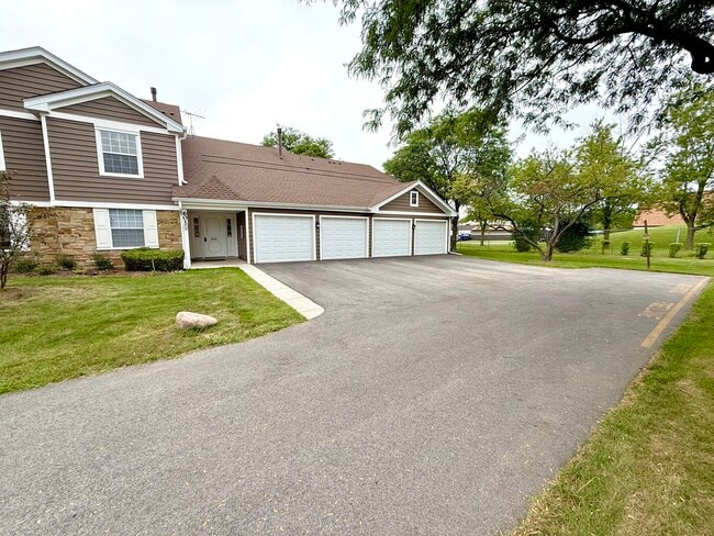 Building Photo - 601 Hanover Ct Unit Z1