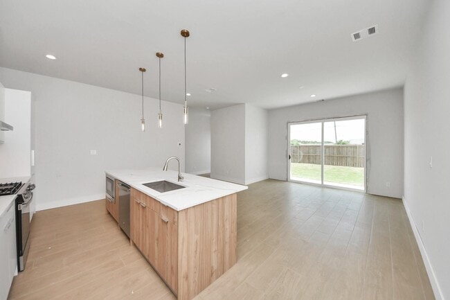 Photo - 3004A Ventas Dr