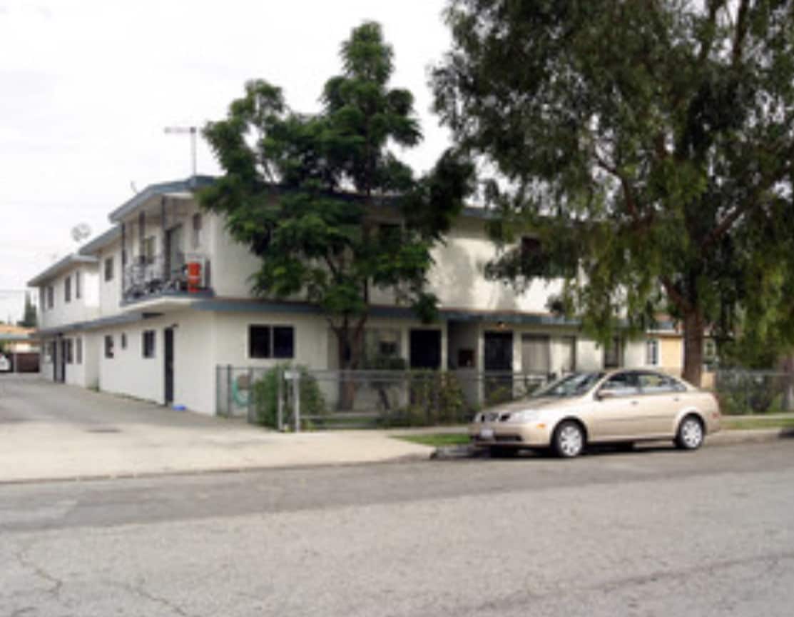 Upstairs Spacious 3bd 2bth - 6009 Gallant St Unit H