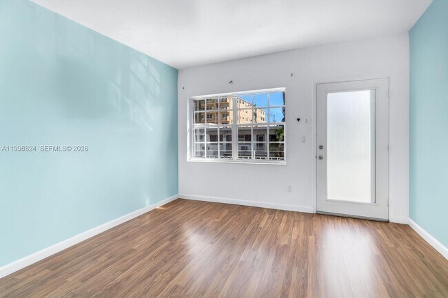 Photo - 635 8th St Unidad 205