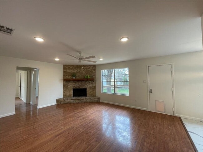 Photo - 1911 Heathwood Cir