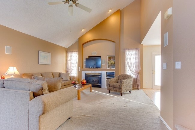 Building Photo - Great 3BR 2.5BA w/ Finished Basement! Excellent Location!
