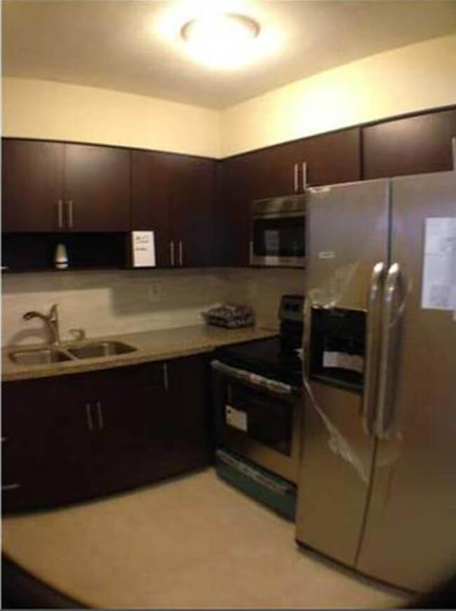 Building Photo - 320 NE 166th St Rental