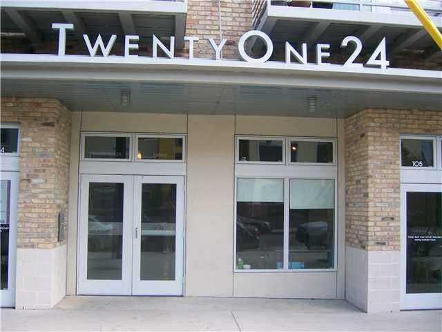 Building Photo - 2124 E 6th St Unit 203