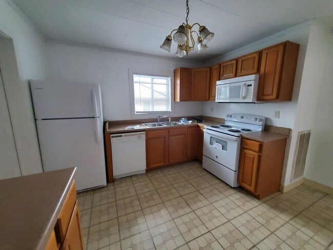 Photo - 203 Meridith St