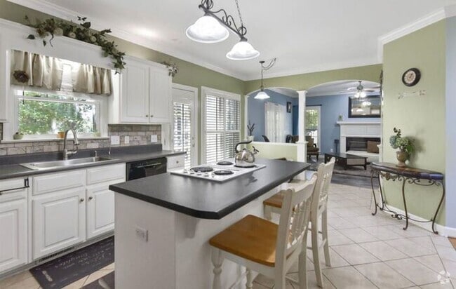 Building Photo - 4 Bedroom Chapin Schools Rental