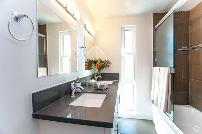 2BR, 1BA-1000 SF - Amberwood Drive Apartments