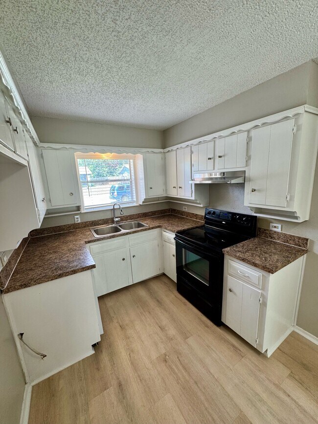 Photo - 6000 Lindy Ln