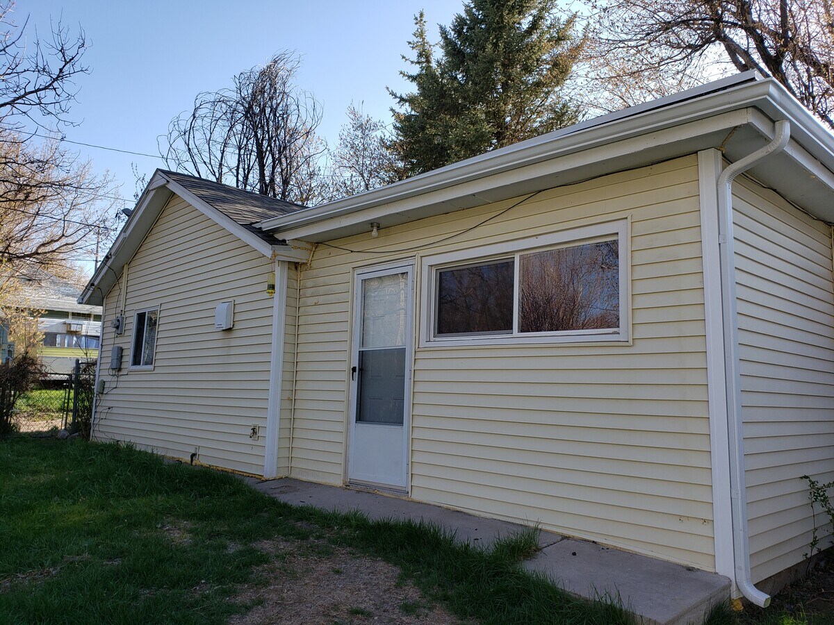 Photo - 821 W 7th St