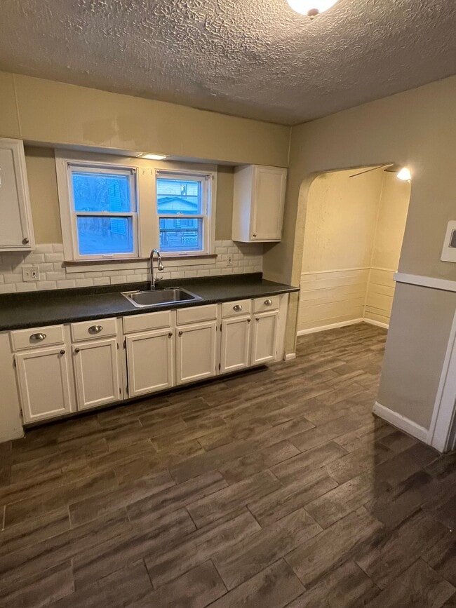 Photo - 3430 Winsford Rd