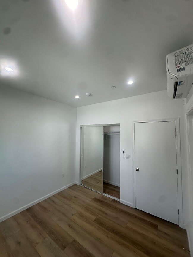 709 E Magnolia Blvd