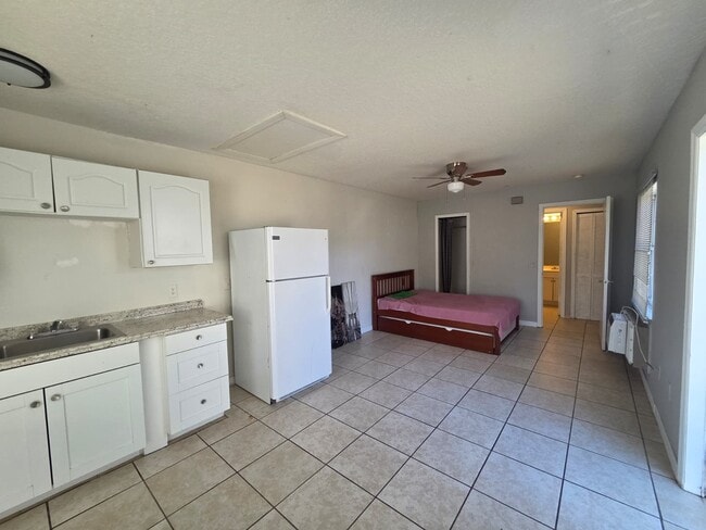 Photo - 475 Caribbean Dr