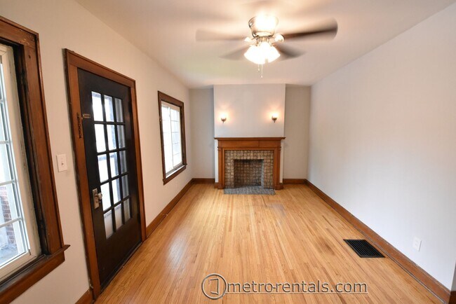 Photo - 2832-2834 Indianola Avenue Unit 2834 Indianola Avenue