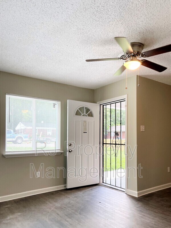 Photo - 1437 Castalia St