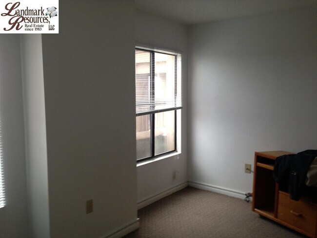 Photo - 1600 Park Cir