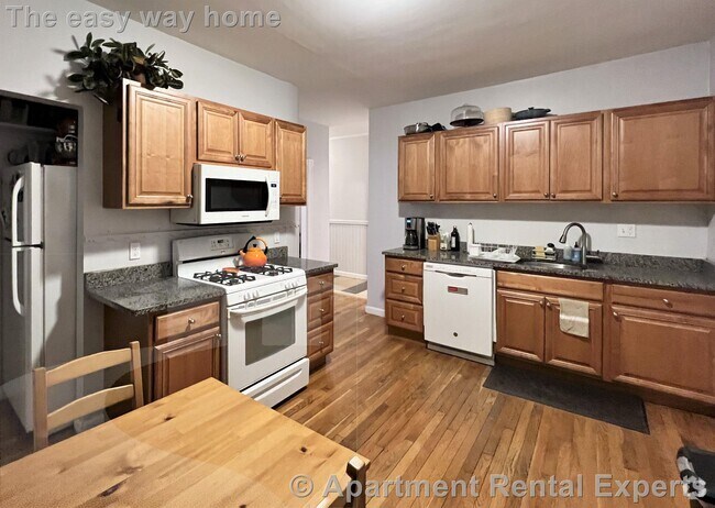Building Photo - 64 A Beacon St Unit #2 Rental