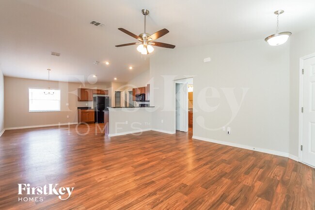 Photo - 881 Greenshank Dr