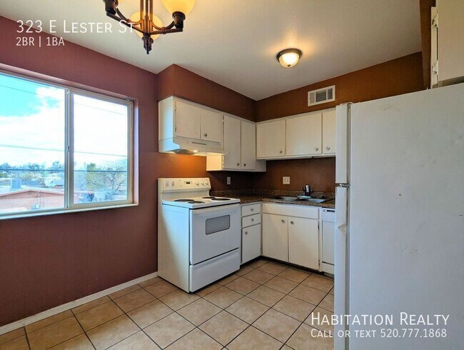 Photo - 323 E Lester St