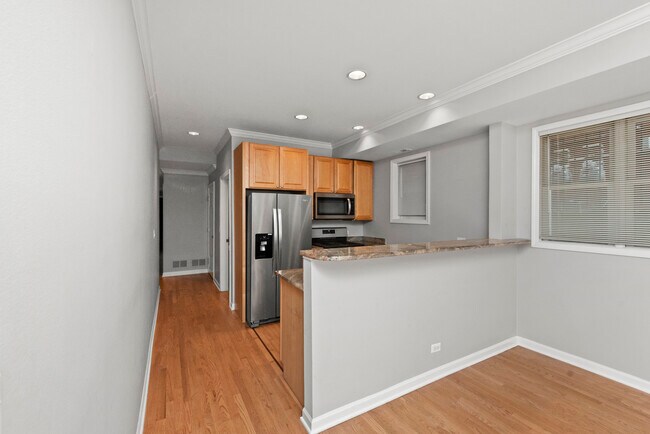 Photo - 540 W Oakdale Ave Unit g