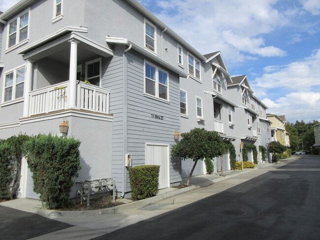Building Photo - 21 Hinterland Way