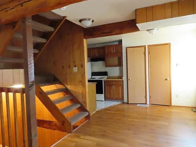 Photo - 122 W 9th Ave