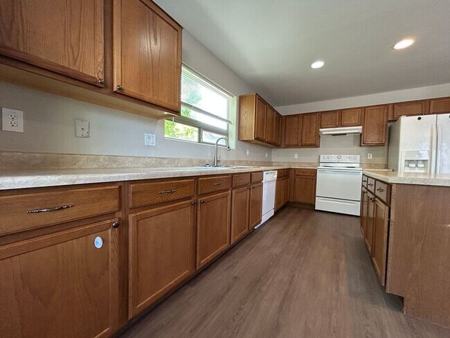 Building Photo - 28937 N Coal Ave