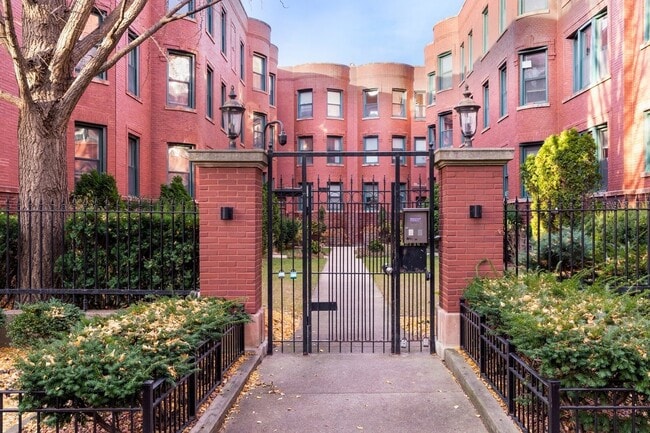 Building Photo - 828 W Lakeside Pl Unit 2S Rental